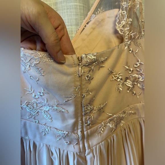 Petals and Pleats Blush Pink Lace Pleated Maxi Dress
Lulus Small Bridesmaid Prom - Picture 12 of 14